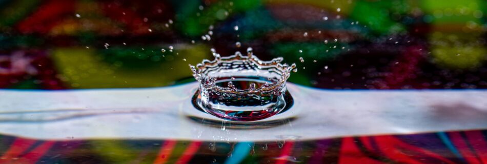 Crown shape forms out of the water splash.